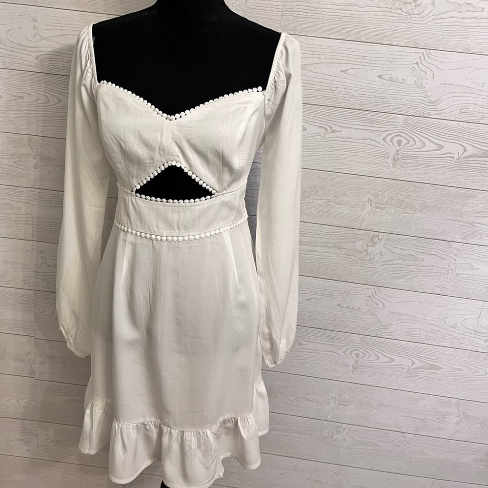 Forever 21 Women’s White Cotton Long Sleeve Dress. Size M